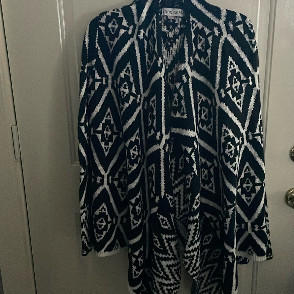 Knox Rose Women’s Sweater/Poncho Sized M. Nice And Warm